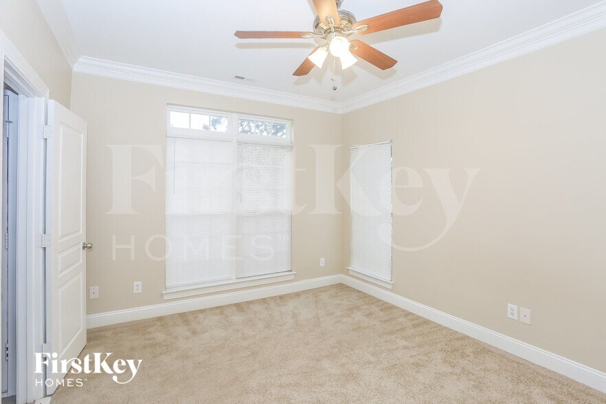 Building Photo - 4934 Hawfield St