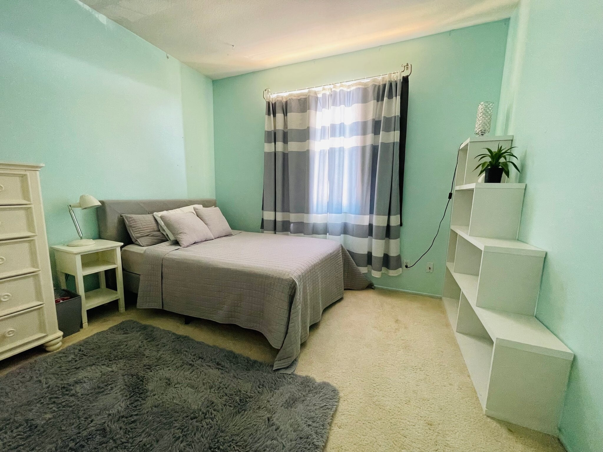 Building Photo - 6601 Notre Dame Dr