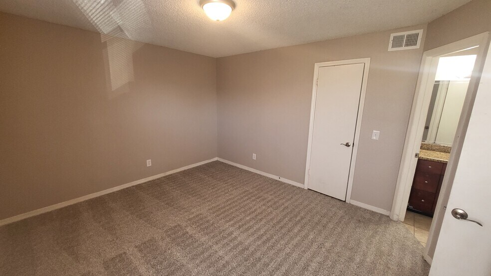 Building Photo - 5140 Conroy Rd