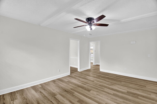 Building Photo - 3 Lord Foxley Ct