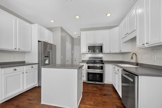 Building Photo - Unique Centennial Townhome