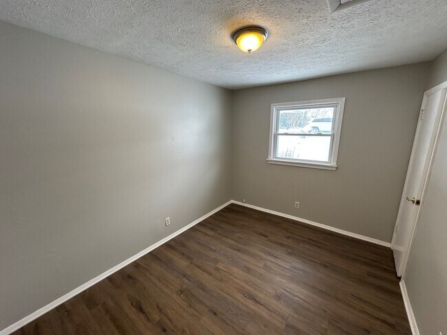Building Photo - 338 N Skyline Dr