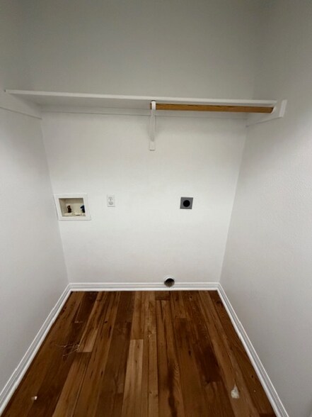 Building Photo - 2332 Breezy Dr