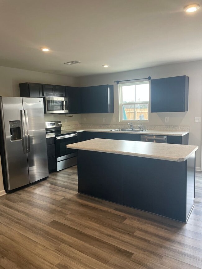 Building Photo - 2017 Westchester Dr