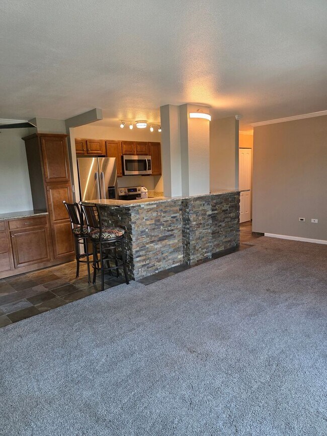 Building Photo - Remodeled 1 BDR in Capital Hill.  Location...
