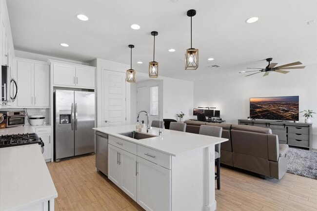 Building Photo - 5935 S Coyote Canyon