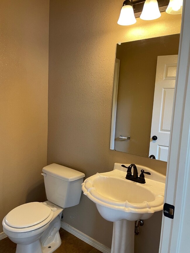 Building Photo - 12960 Cozy Cove Ave