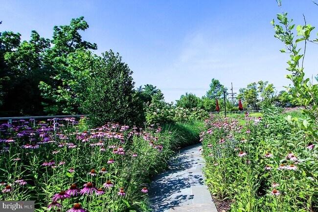 Building Photo - 5101 River Rd