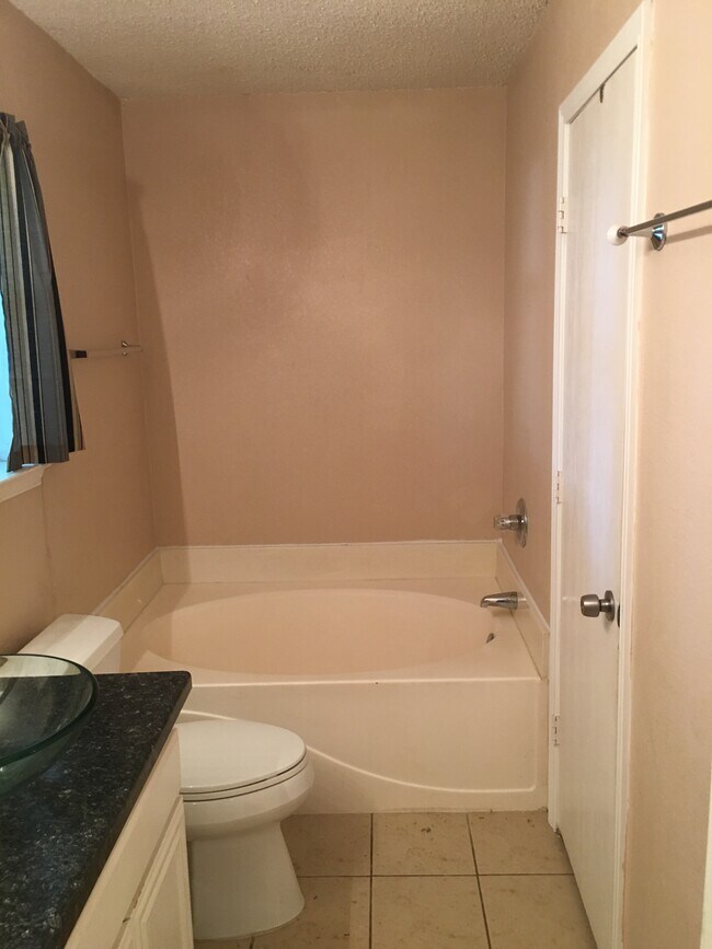 Master bath - 5611 Northstar Ln