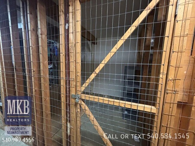 Building Photo - 2527 Gatehouse Ln