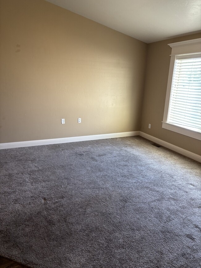 Building Photo - 4261 Liberty Dr