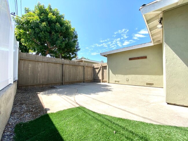 Private Backyard - 1565 Santa Ana Ave