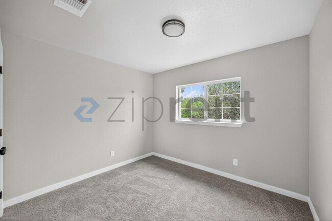 Building Photo - 10707 Shaenview