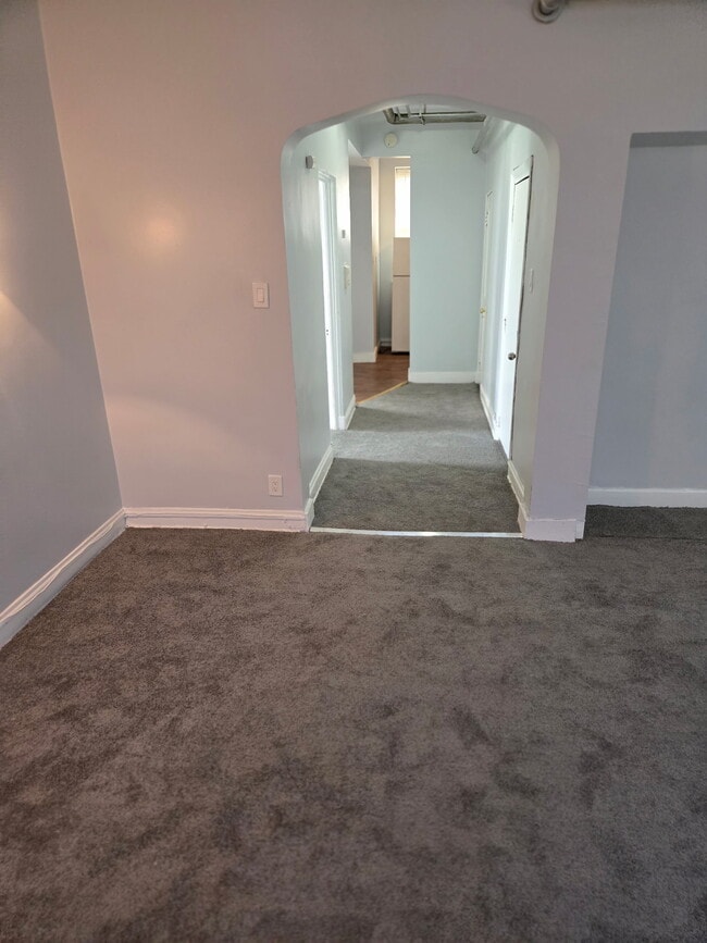 Building Photo - 8054 s Hermitage