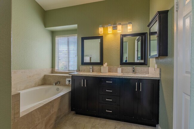 Building Photo - 4 Bedroom Home in The Promenade at La Costa!