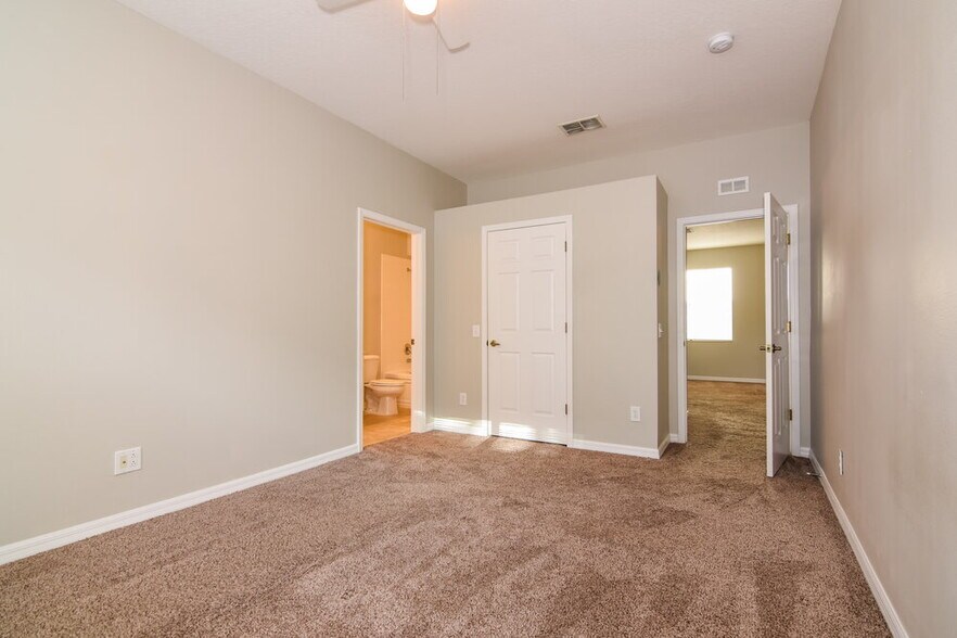 Building Photo - 15819 Stags Leap Dr