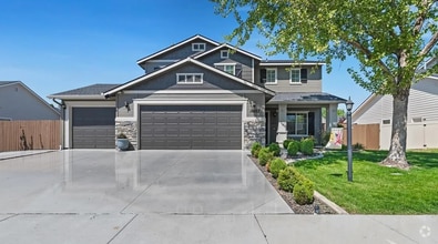 Building Photo - This home has it all!