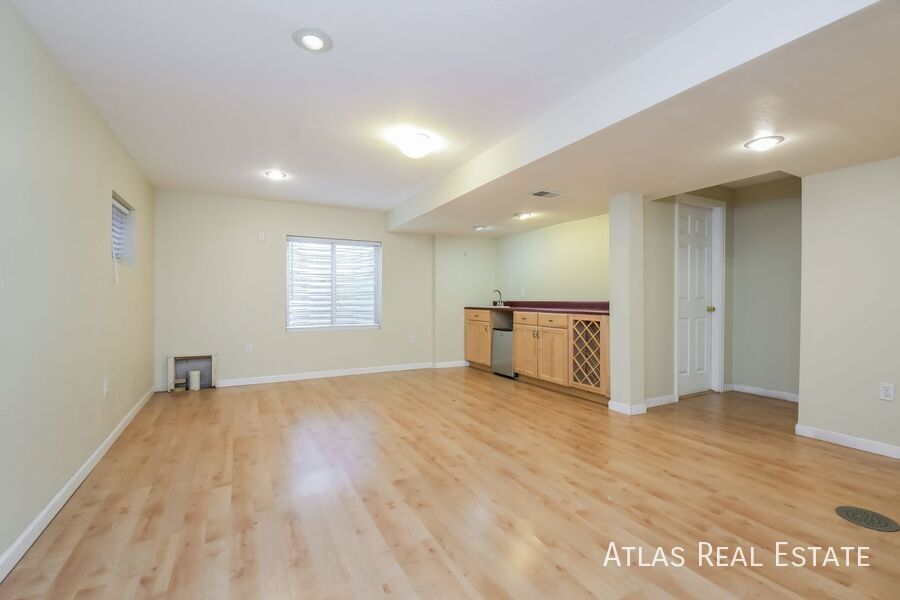 Building Photo - 5541 Spruce Ave