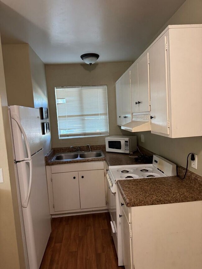 Building Photo - 4302 E Bellevue St