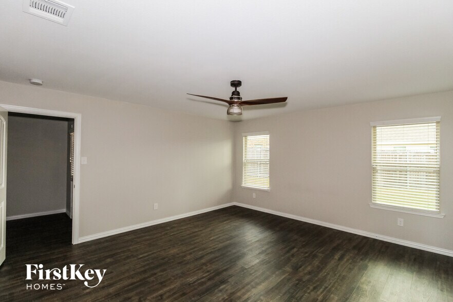 Building Photo - 1102 Ruby Ct