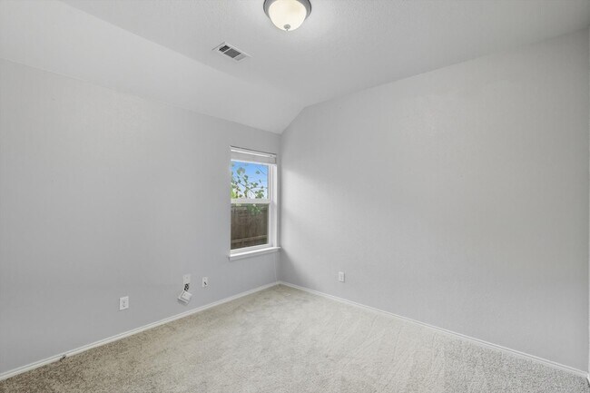 Building Photo - 512 Crescent Creek Ln