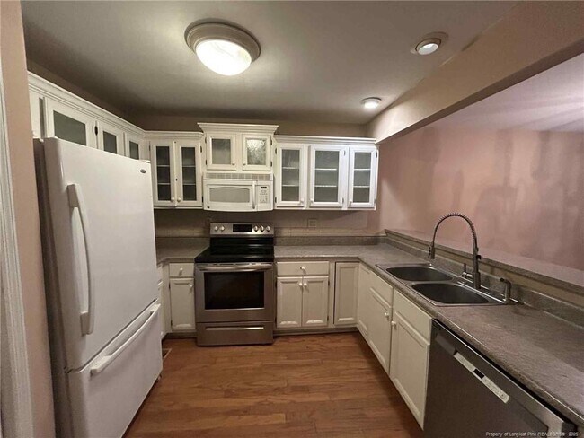 Building Photo - 2410 Fairfax Pl