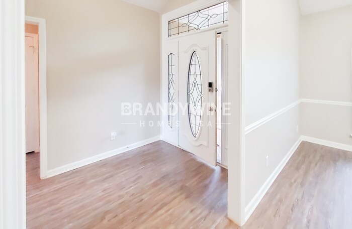Building Photo - 657 McKenzie Cir