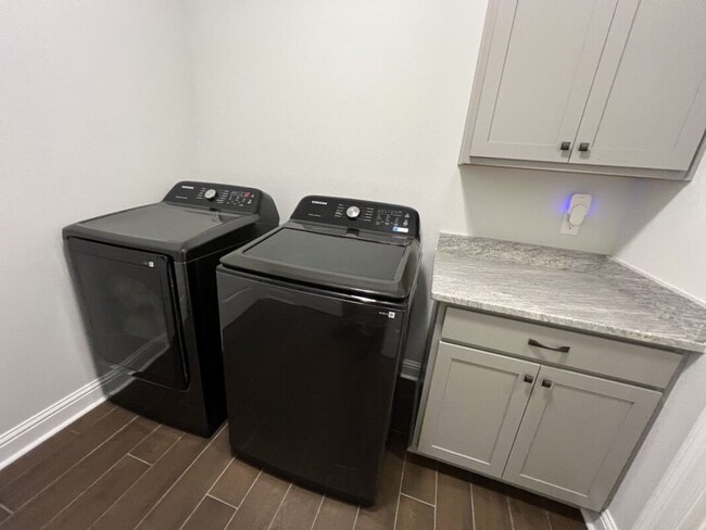 Building Photo - Partially Furnished Home on Sterling Oaks Dr. with Premium Features