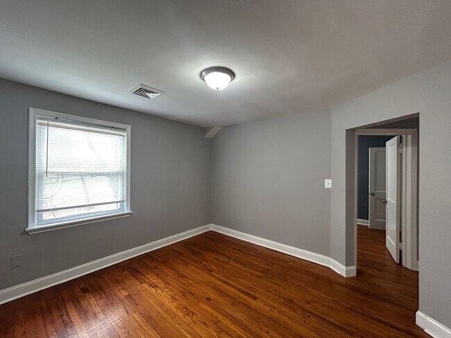 Building Photo - 4523 Fairfax Rd