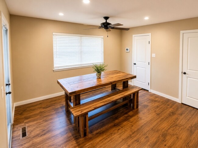 Building Photo - 820 Blue Bell Ct