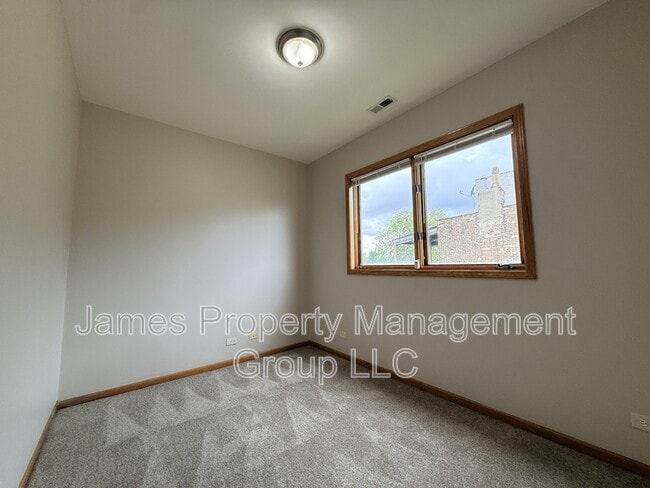 Building Photo - 2731 W Congress Pkwy