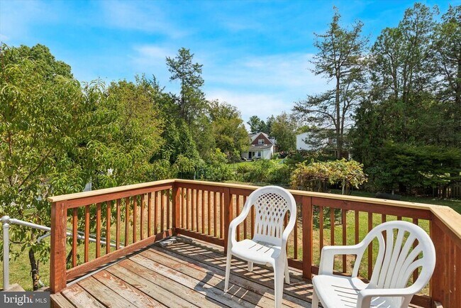 Building Photo - 28 Grove Ave