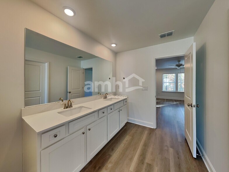 Building Photo - 1499 Aquamarine Dr