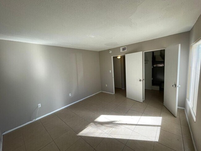 Building Photo - NICE UNIT FOR RENT!!! 1/1 EXCELLENT LOCATION!!