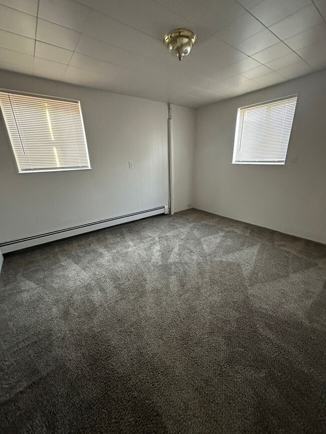 Building Photo - 4 bedroom 2 bathroom Sinlge Family House in metro Denver