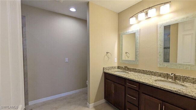 Building Photo - 14822 Edgewater Cir