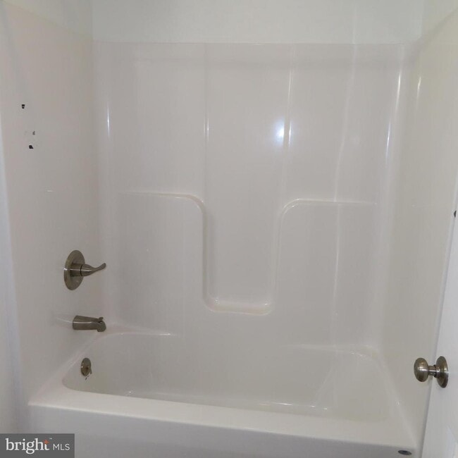 Building Photo - 228 Rowe Ave