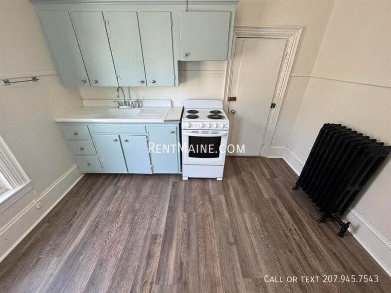 Building Photo - 147 Essex St