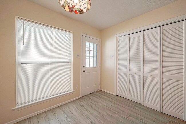 Building Photo - 830 Kenforest Dr