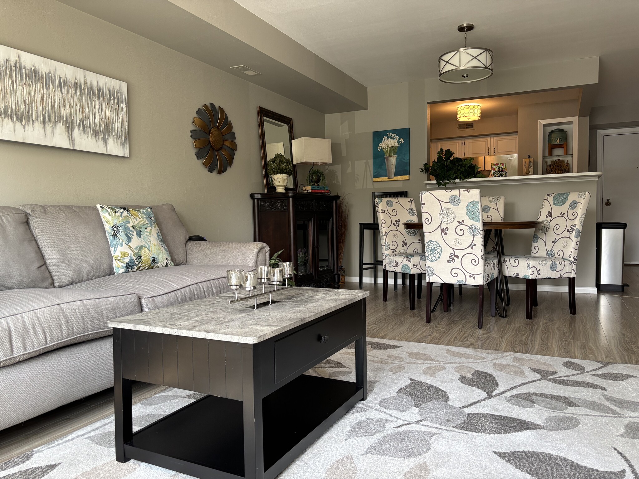 Smart tv - 703 N 29th St