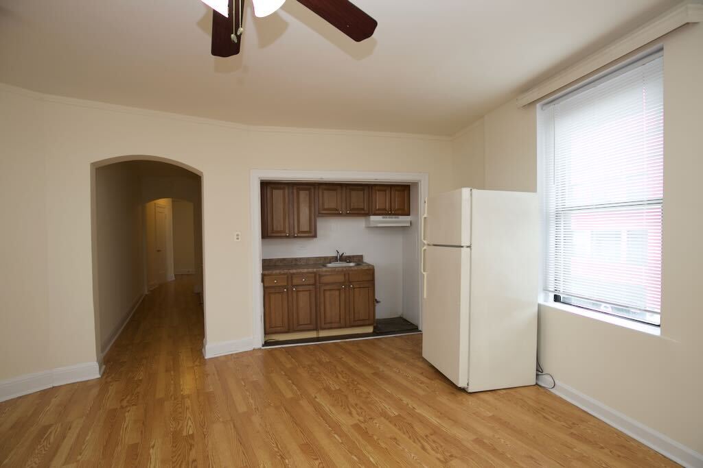 Building Photo - 3335 W Diversey Ave
