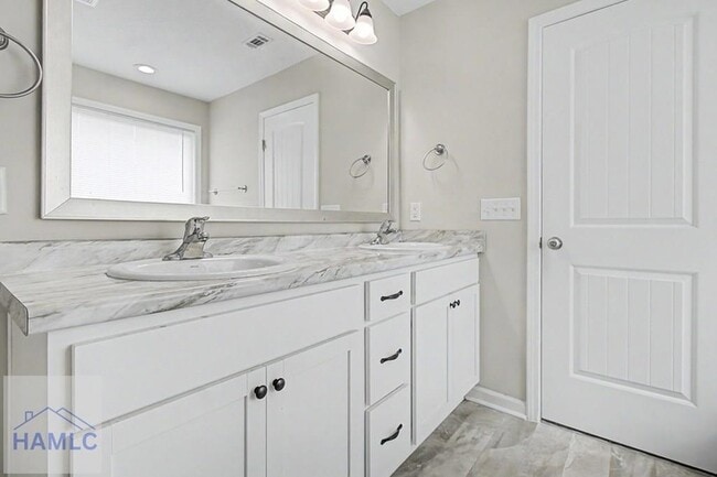 Building Photo - 18 Sunflower Cir NE