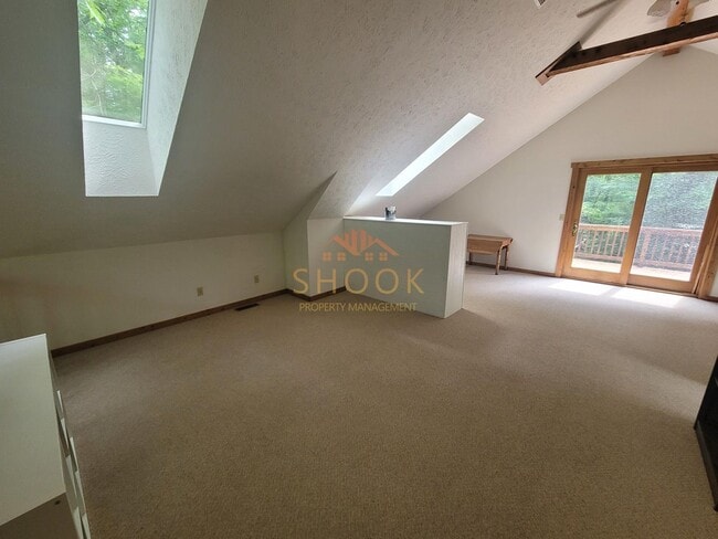 Building Photo - A Little Piece of Tennessee! Your Private Wooded Home!