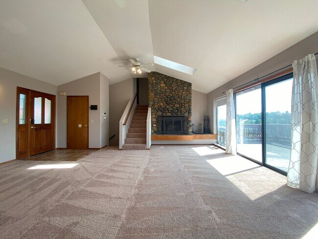 Building Photo - Great Location in Folsom-4 Bedroom Home!!