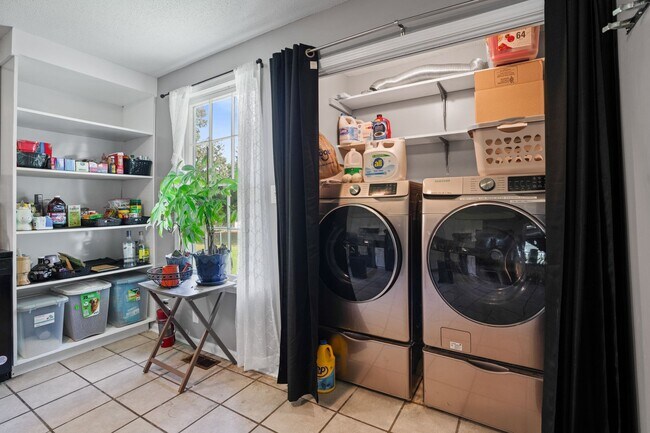 Building Photo - Renovated 3-Bed/2-Bath Home with Garage & ...