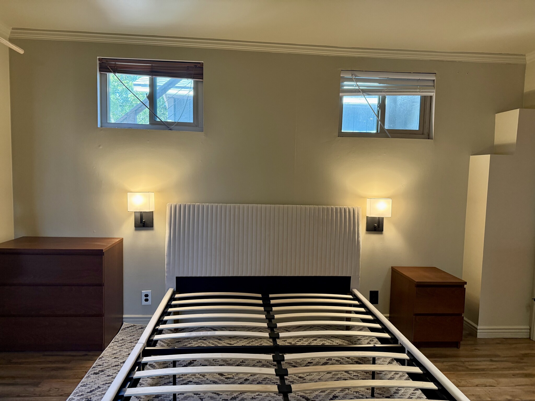 Building Photo - 6330 Longridge Ave