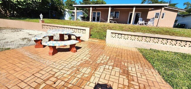 Building Photo - 14760 Lewis Rd