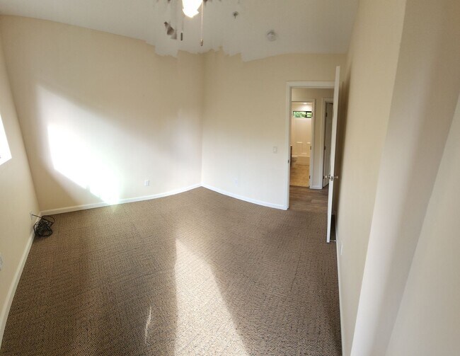 Building Photo - LOCATION-CLOSE PROXIMITY TO POLY CAMPUS