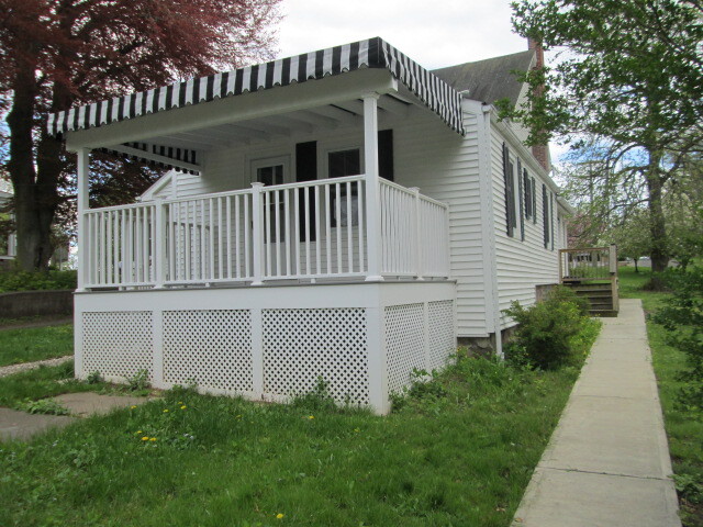 REAR DECK - 700 Main St