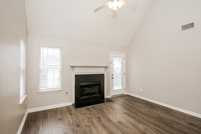 Building Photo - 3699 Regency Park Dr